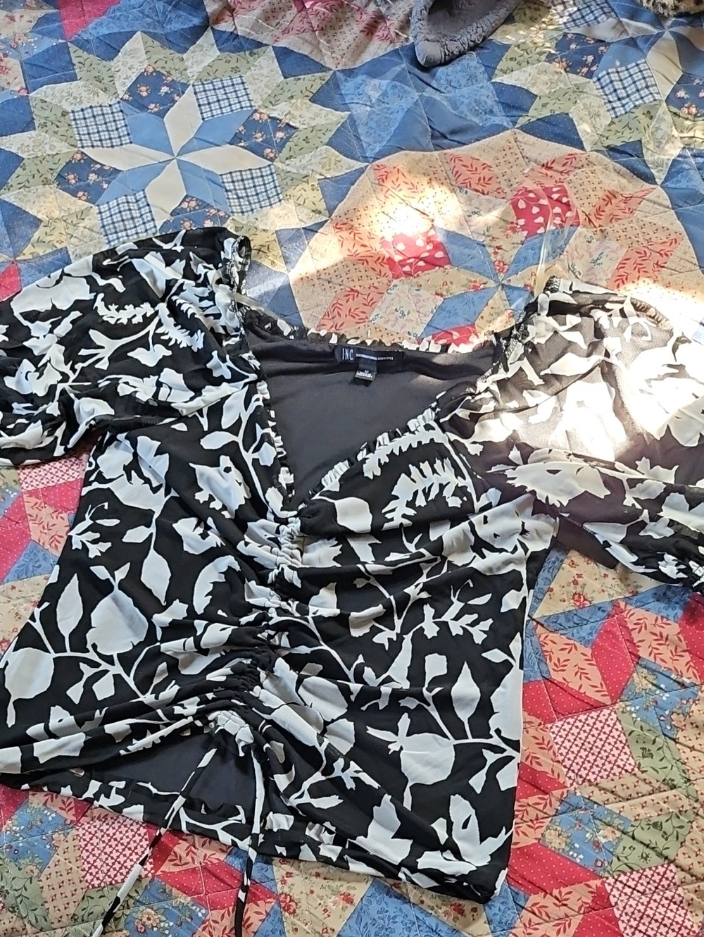 INC International Concepts Black and White Floral Ruched V-Neck Blouse